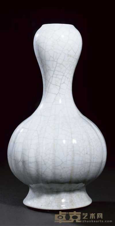 19th century A lavender glazed crackleware vase 
